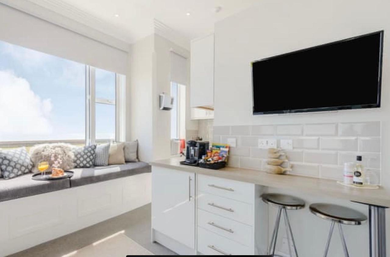 Beachfront Compact Coastal Crib, Direct Sea Views & Air Conditioning Littlestone-on-Sea Exterior foto